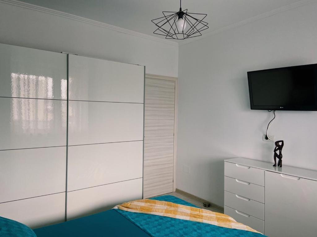 Апартаменты Peacock Apartament- Stefan Building Нэводари Экстерьер фото
