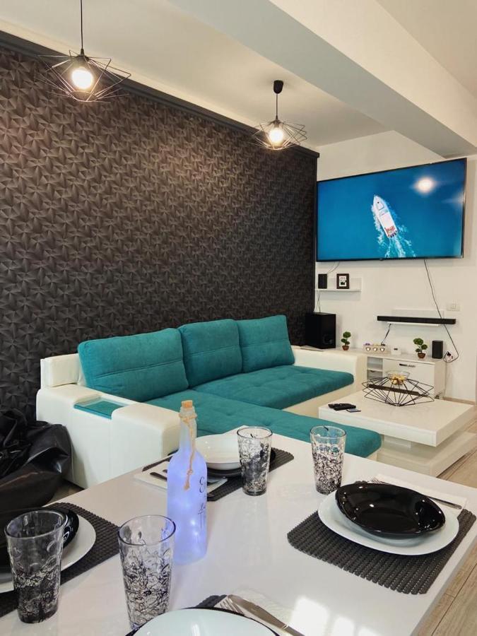 Апартаменты Peacock Apartament- Stefan Building Нэводари Экстерьер фото