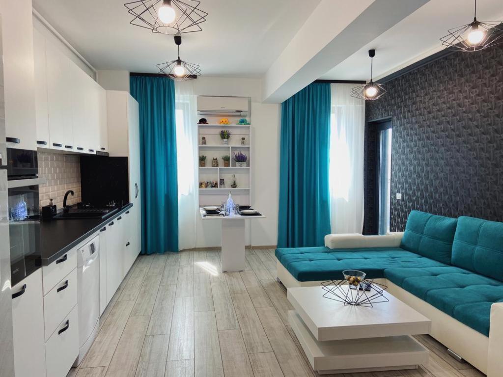 Апартаменты Peacock Apartament- Stefan Building Нэводари Экстерьер фото