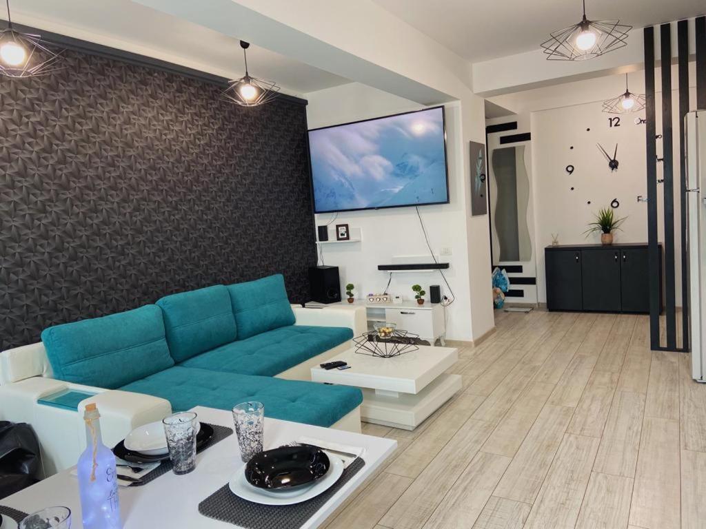 Апартаменты Peacock Apartament- Stefan Building Нэводари Экстерьер фото